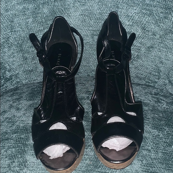 ❄️WINTER SALE PRICE $20❄️ Cute Wedge Sandal - Picture 2 of 6